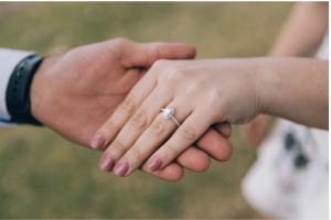 How to Pick an Engagement Ring to Seal Your Love as You Prepare for Parenthood