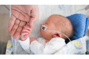 A Parent's Guide to Medical Devices That Support Premature Babies at Home