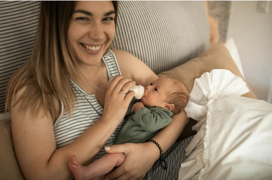 How New Parents Use Video Chat Sites During Night Feeds