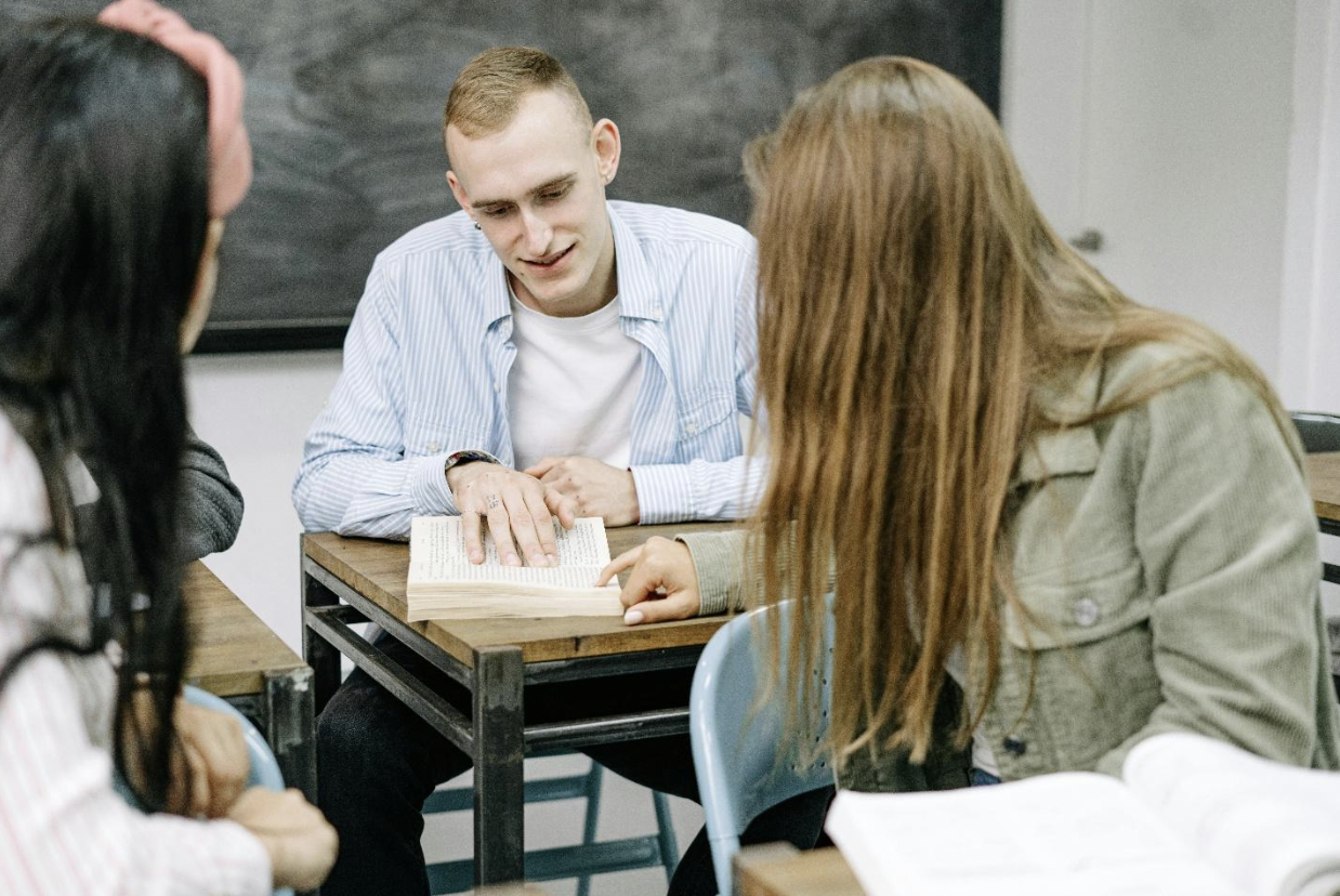 Why Fast-Track Graduate Programs Are Gaining Popularity in Social Work