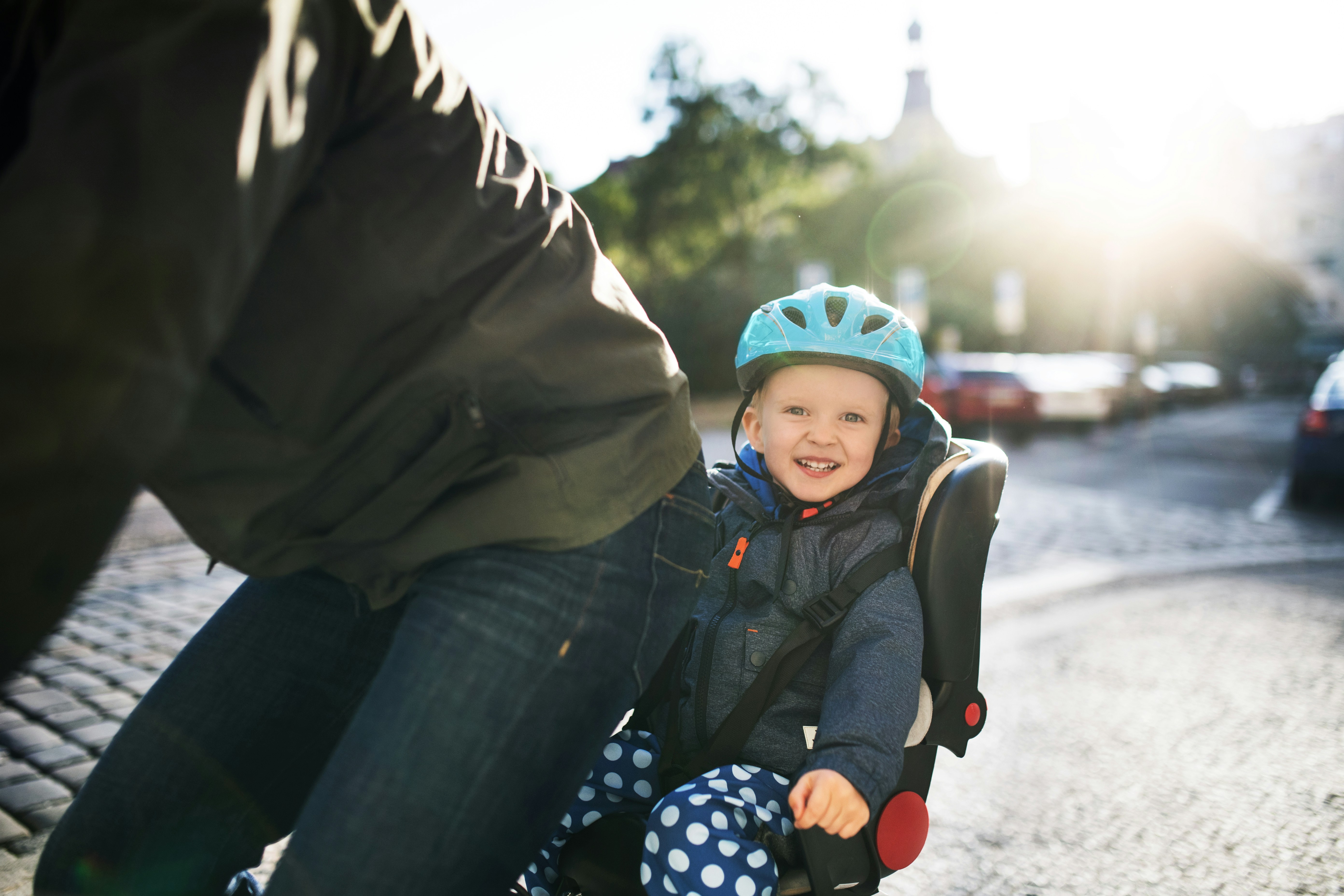 The Ultimate Guide to Bikes and E-Bikes with Child Seats and Kid Carriers