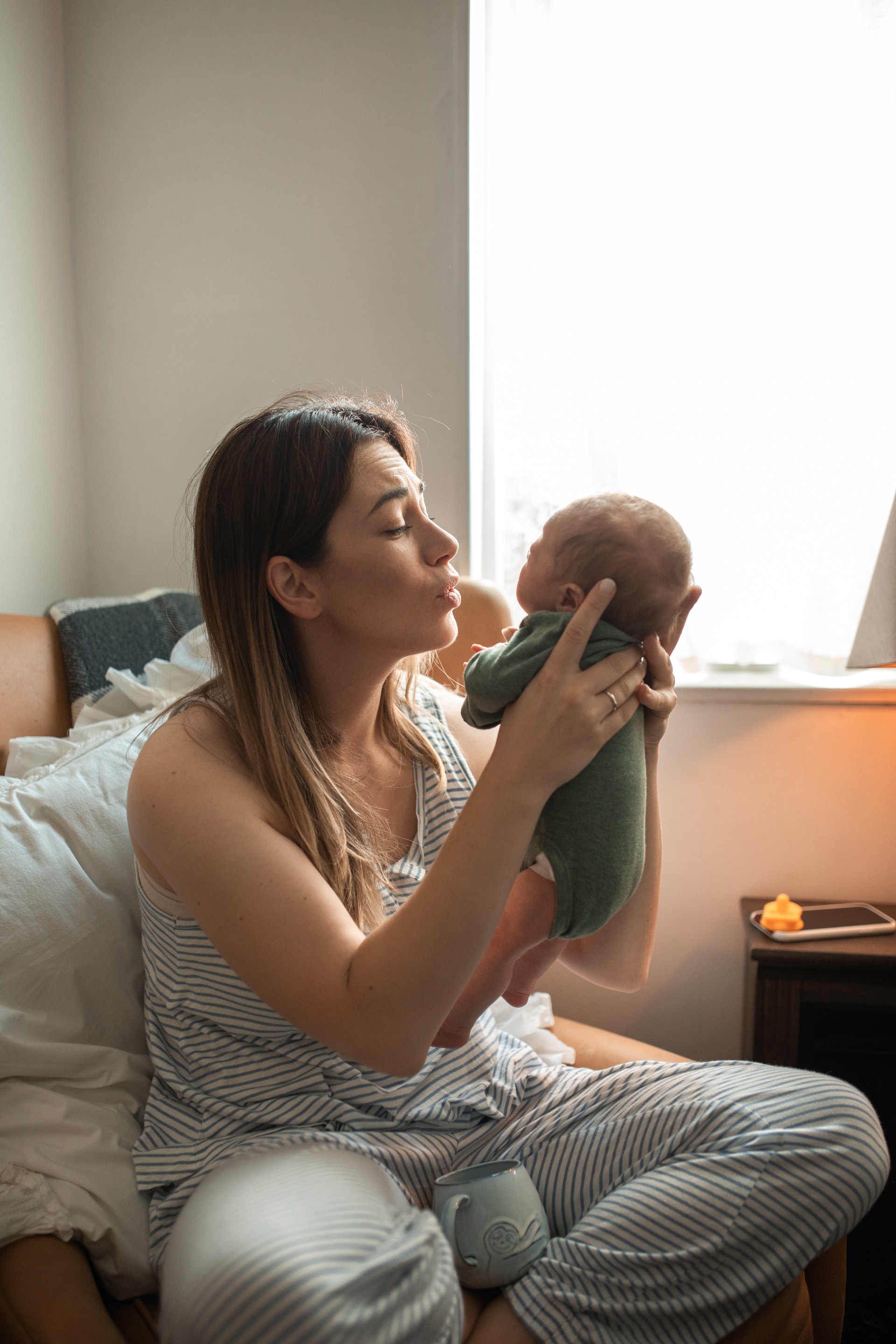 9 Essentials To Keep Handy Postpartum